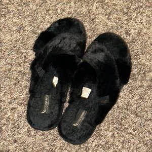 Koolaburra by UGG Women's Fuzz-It Sandals in Black